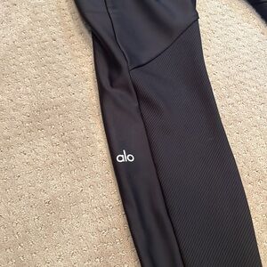 ALO Yoga Black Airlift High-Rise Leggings - M